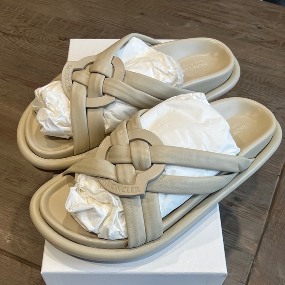 MONCLER BELL SOFT LEATHER SLIDES - Picture 11 of 11